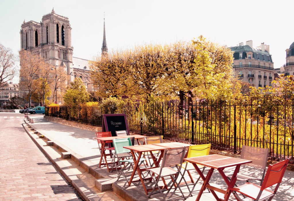 outdoor-cafe-notre-dame-paris